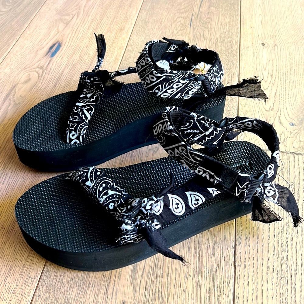 Arizona Love- Black Platform Sandal- Size 41 (US size 9.5)
